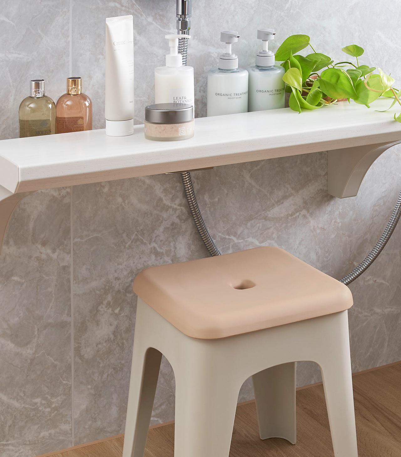 支援浴室內活動的物品